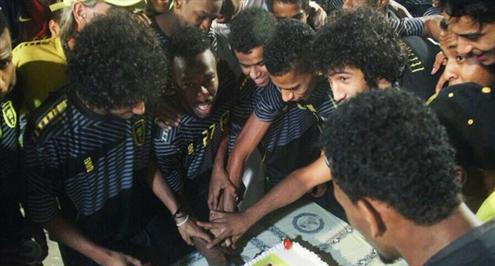 بالصور.. الاتحاديون يحتفلون بالفهد .. والفريق يواصل استعداداته للرائد